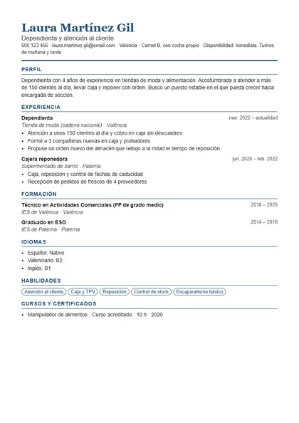 Plantilla de currículum clásica: nombre arriba con línea de color y apartados en una columna